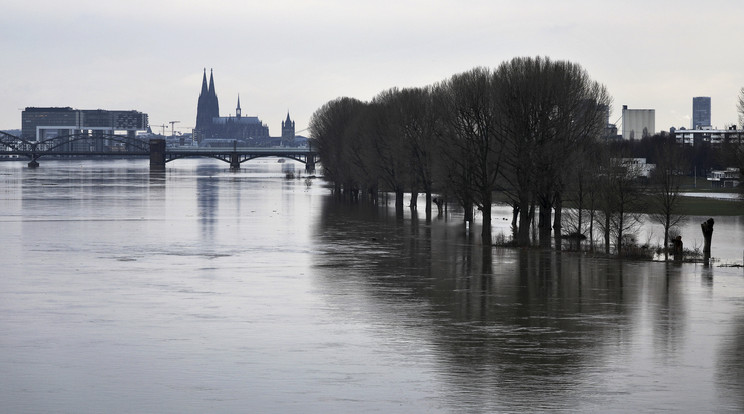 Brutális árvizekkel küzd Nyugat-Európa /Fotó: MTI/PDPA Oliver Berg