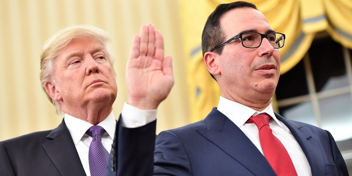 Sekretarz skarbu USA, Steven Mnuchin oraz prezydent Stanów Zjednoczonych