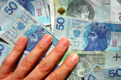 Zasiłek dla bezrobotnych 2025. 20 lat pracy daje 345 zł więcej! Sprawdź, jak otrzymać dodatek