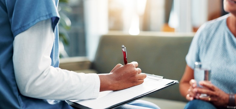 Lekarze wyjaśniają jakie mogą być przyczyny zawrotów głowy, kiedy mogą być groźne i jak je skutecznie leczyć