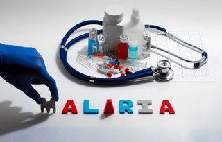 Dolar za życie: Ebola to cień zagrożenia przy malarii