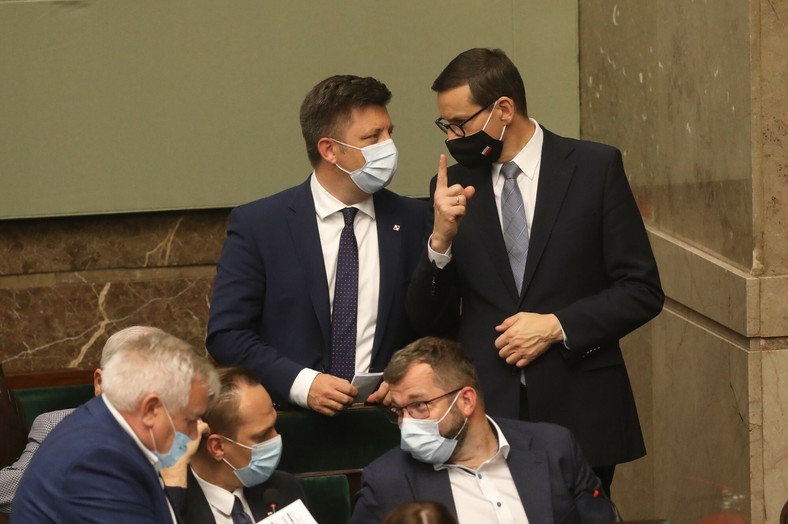 Mateusz Morawiecki i Michał Dworczyk podczas posiedzenia Sejmu we wrześniu 2021 r.