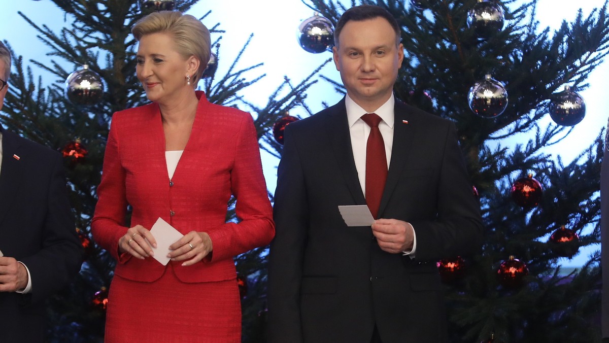 Prezydent Andrzej Duda z małżonką Agatą Kornhauser-Dudą wezmą dziś udział w w Orszaku Trzech Króli w Skoczowie na Śląsku Cieszyńskim. Hasło pochodu brzmi w tym roku "Bóg jest dla wszystkich".