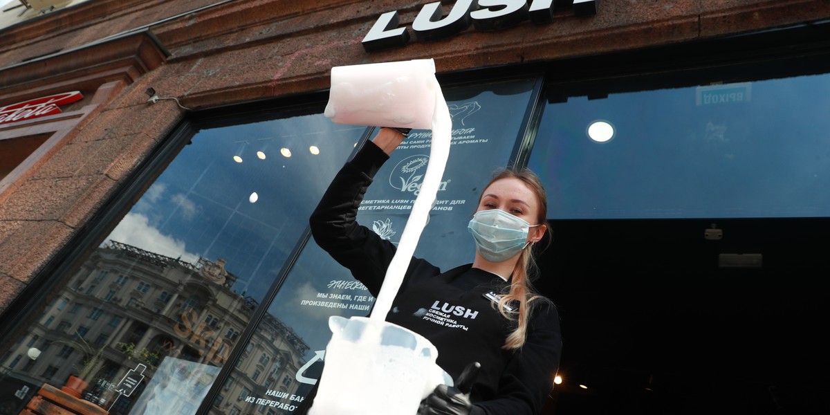 Firma Lush znika z mediów społecznościowych.