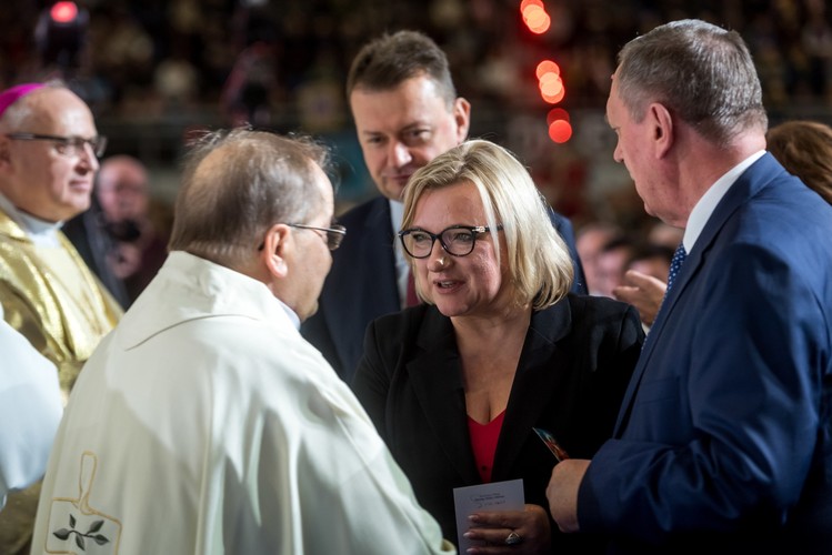 Ordynariusz diecezji włocławskiej bp Wiesław Mering wygłosił homilię podczas uroczystej mszy świętej z okazji 26. rocznicy powstania Radia Maryja.  Szefowa kancelarii Prezesa Rady Ministrów Beata Kempa wzięła udział w  ceremonii składania darów w trakcie mszy św.