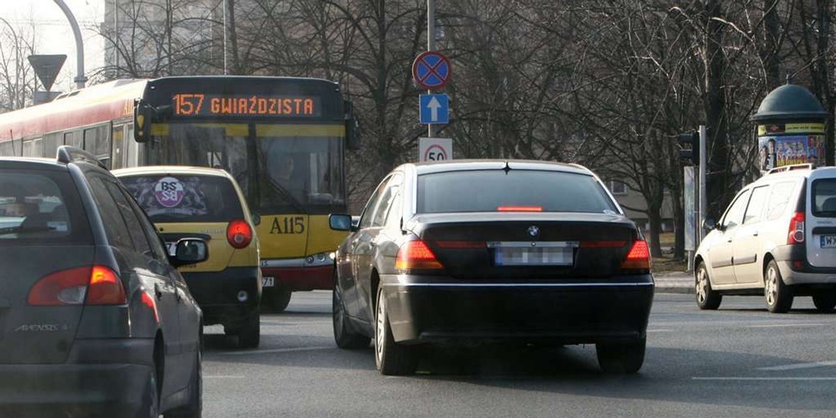 SKANDAL! Minister jeździ pod prąd. FOTO