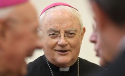 Abp Hoser o ciąży z gwałtu: Stres jest tak silny, że do zapłodnienia dochodzi rzadziej