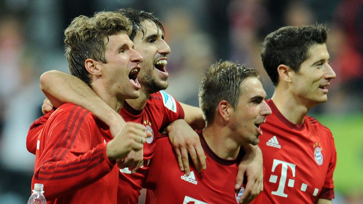 Bayern Monachium pokonał na własnym terenie Borussię Dortmund 5:1 (2:1) w hitowym meczu ósmej kolejki Bundesligi. Niemieckie media z wielkim uznaniem wypowiadają się na temat wyczynu ekipy Josepa Guardioli, podkreślając również wkład w sukces polskiego napastnika, Roberta Lewandowskiego.