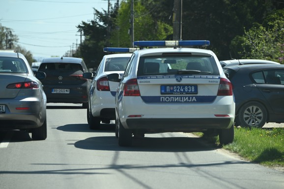 "IZGUBIO JE SVEST NA MOJIM RUKAMA" Oglasila se žena koja je bila svedok napada na tinejdžera (19) u Nišu: "Posvađali su se u autobusu, a onda su ga uboli..." (FOTO)