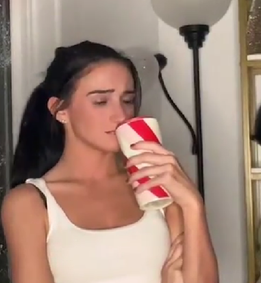 Kayla priznala, že jej priateľka má 74 rokov. 