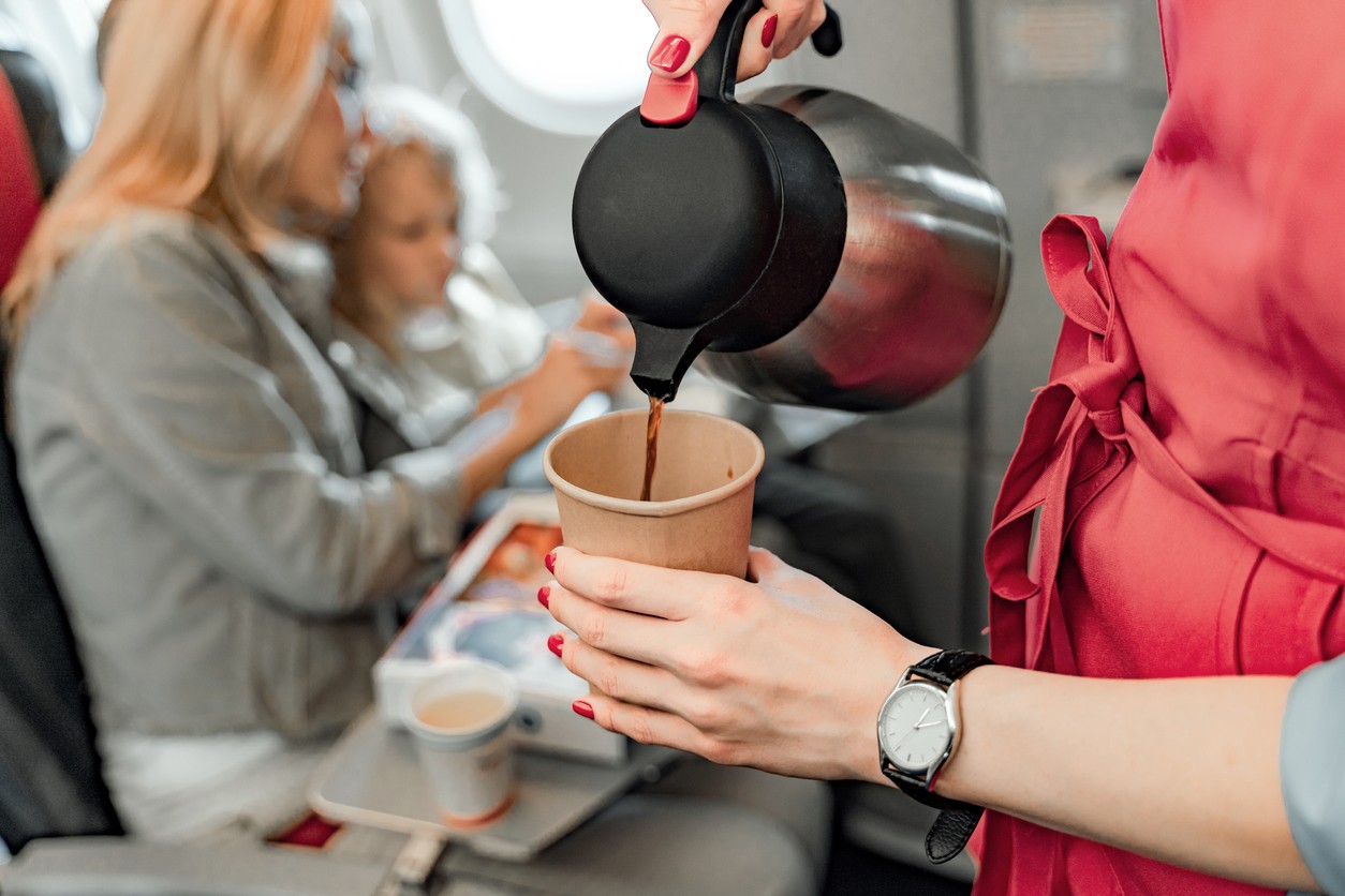De asemenea, ar trebui să evitați cafeaua în avion. (Fotografie ilustrată)