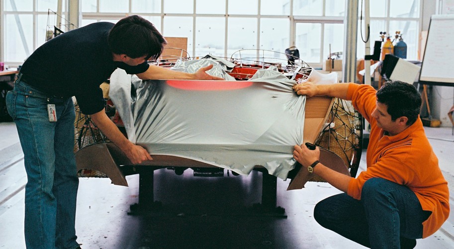 Nakładanie karoserii to ciężka robota