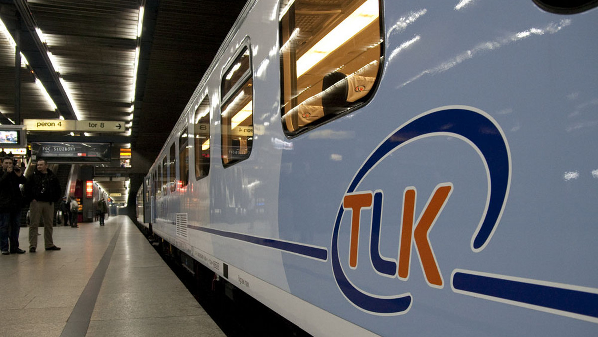 Jak dowiedział się "Rynek Kolejowy", PKP Intercity już za trzy tygodnie wprowadzi obowiązkową rezerwację miejsc we wszystkich pociągach, również w 1 i 2 klasie pociągów TLK. Dla pasażera oznacza to dodatkową opłatę, ale i pewne miejsce.