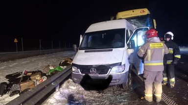 Ciężarówka wjechała w busa. Dwie osoby nie żyją