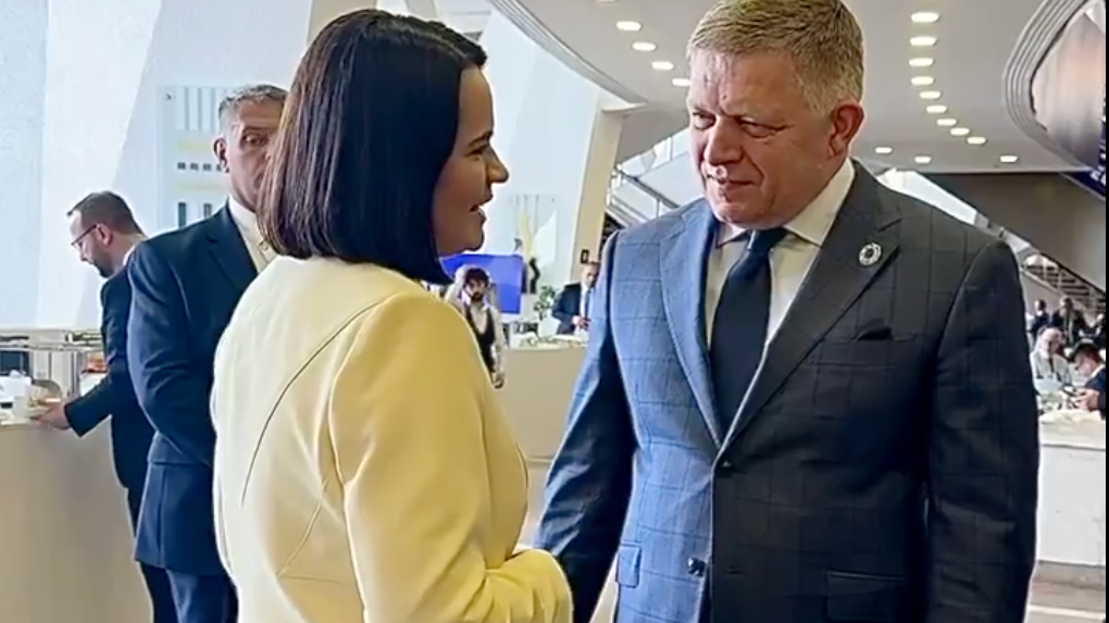 Robert Fico a bieloruská opozičná líderka Sviatlana Cichanovská. 