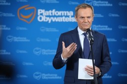 Tusk: Rząd abdykował, stchórzył przed pandemią