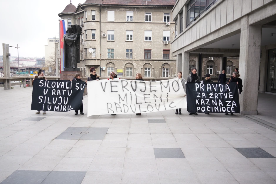 Transparent ispred Palate pravde