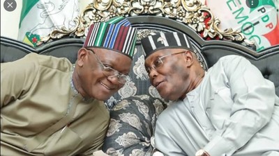 Former Benue State governor, Samuel Ortom and Atiku Abubakar, the presidential candidate of the PDP. [TheCable]