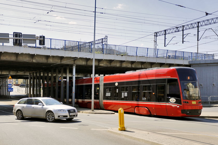 Pod wiaduktem przy Kinie Rialto powstanie centrum przesiadkowe