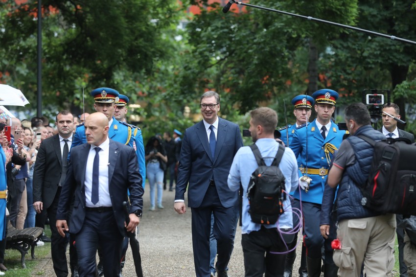 .Predsednik Srbije se nakon parlamenta uputio ka Andrićevom vencu