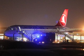 Warszawa: Z samolotu linii Turkish Airlines na Okęciu ewakuowano ponad 100 osób