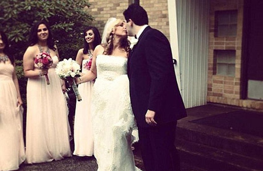 Slika sa venčanja: Majkl i Iran se ljube