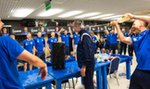 Tak mistrzostwo świętował Lech Poznań. Szaleństwo pod stadionem [WIDEO]