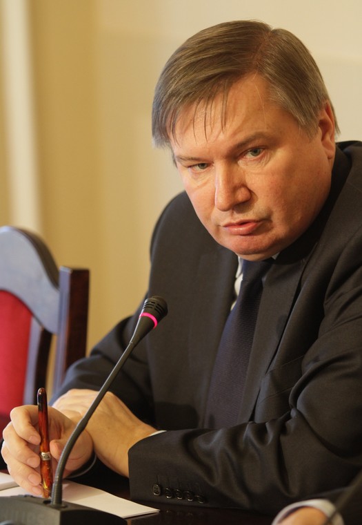 Minister spraw wewnętrznych i administracji, przewodniczący Komisji Badania Wypadków Lotniczych Lotnictwa Państwowego Jerzy Miller podczas posiedzenia sejmowej Komisji Obrony Narodowej, 27 bm. przedstawił informację na temat postępowania prowadzonego w sprawie katastrofy z 10 kwietnia 2010 r. pod Smoleńskiem. (cat) PAP/Bartłomiej Zborowski