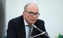 Jerzy Meysztowicz o pomniku smoleńskim: Dziś należy ten obiekt traktować jako samowolę budowlaną