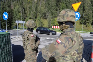 Żandarmeria Wojskowa broni decyzji o użyciu kajdanek: Zasadne i nieodzowne