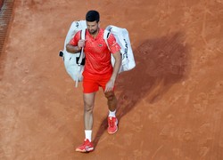 Djokovic musiał się spakować już po 1/8 finału. Sensacja w Monte Carlo [WIDEO]