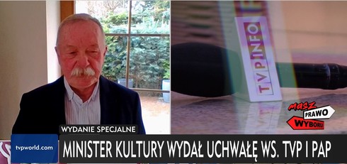 Tymczasem TVP Info na swoim pasku decyzję ministra kultury określa jako uchwałę. Grafika jest  w kolorach czarno-białych. 