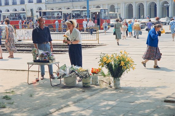 Błysk, mat, kolor. Sentymentalna podróż do Warszawy lat 90-tych