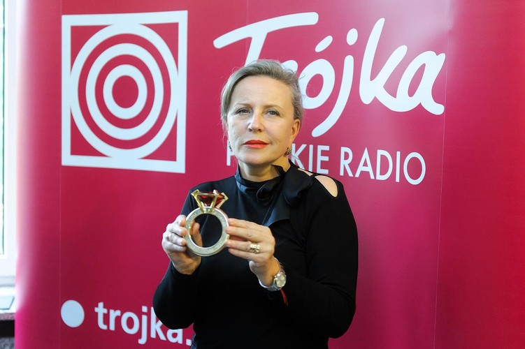 <b>Krystyna Janda</b><br>Jedna z najlepszych polskich aktorek filmowych i teatralnych po nagraniu 6-ciu płyt z piosenkami i napisaniu 5-ciu książek, postanowiła założyć własny teatr.<br>
<b>Jej majątek oceniany jest na ponad milion złotych. </b>