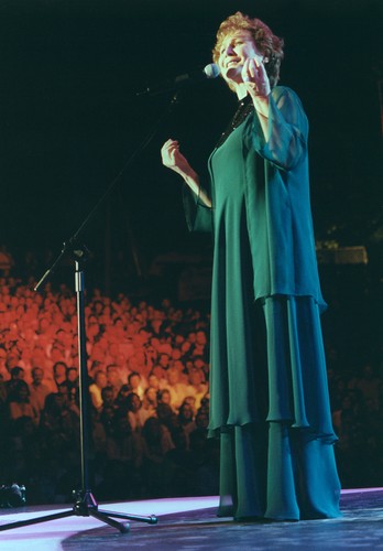 Irena Santor na festiwalu w Opolu w 1998 roku