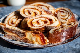 Recept za posnu štrudlu sa džemom i orasima: Dragica iz Zapadne Srbije mesi je sa čajem