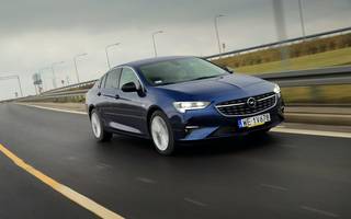 Opel Insignia – autostrada to jej żywioł 