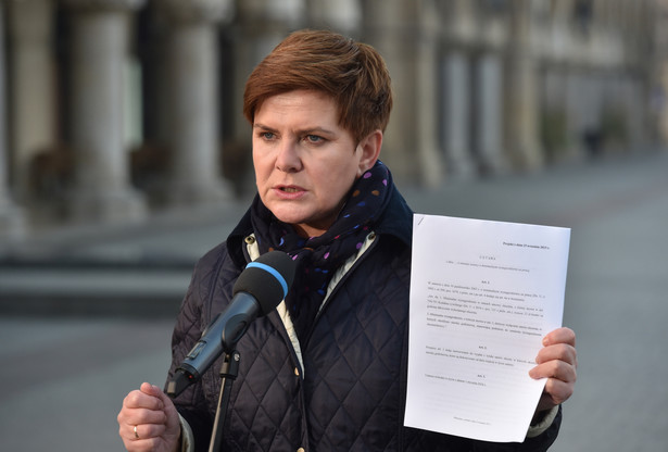 Beata Szydło złożyła w Sejmie projekt o minimalnej stawce godzinowej