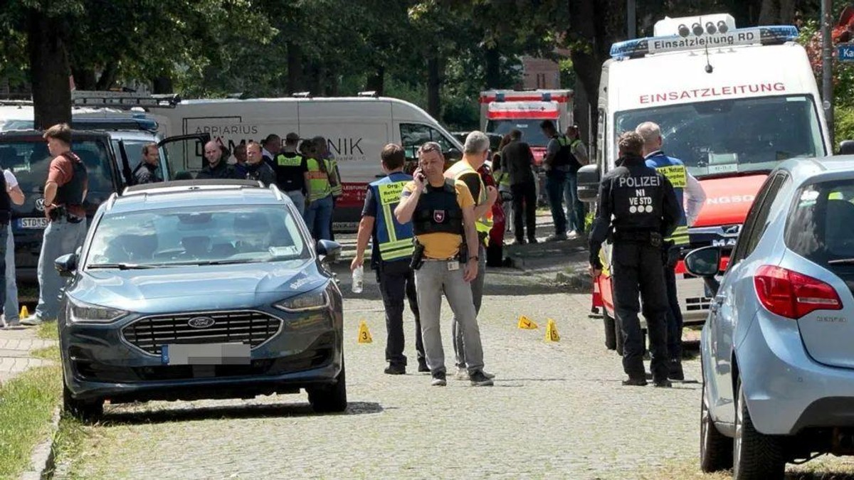 Na mestu napada je veliki broj hitnih službi | Foto: AFP via Getty Images