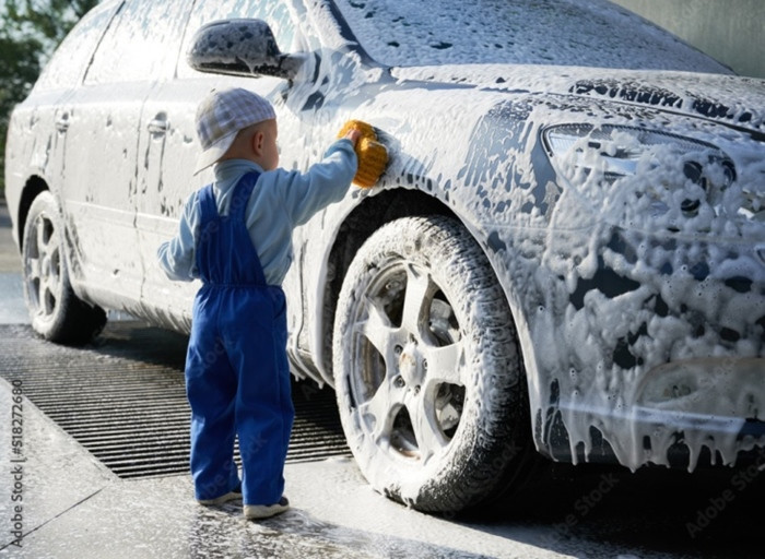 Rys. 5. Nauka ręcznego mycia samochodu (www.freepik.com)