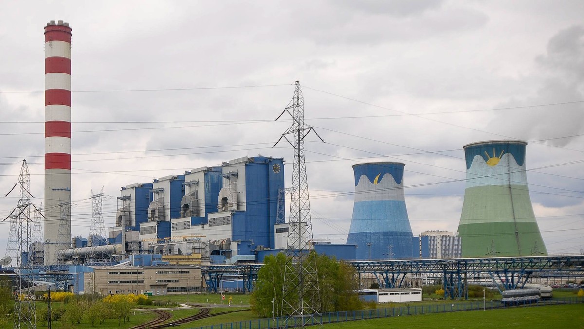 - Jest jeszcze niewielka szansa na rozbudowę Elektrowni Opole - uważa Patryk Jaki. Poseł Solidarnej Polski przewiduje, że inwestycję mógłby zrealizować inny podmiot niż Polska Grupa Energetyczna. Takie deklaracje padły podobno ze strony resortu Skarbu Państwa. Przypomnijmy, od kilku tygodni opolscy politycy protestują przeciwko decyzji o rezygnacji z budowy dwóch nowych bloków Elektrowni Opole.