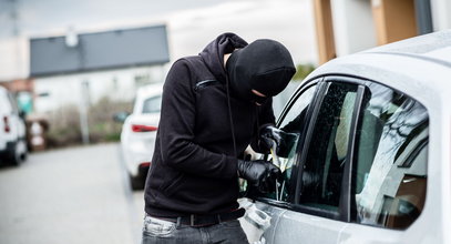 Uwaga, grasują złodzieje samochodów! Policja apeluje, warto pamiętać o jednym