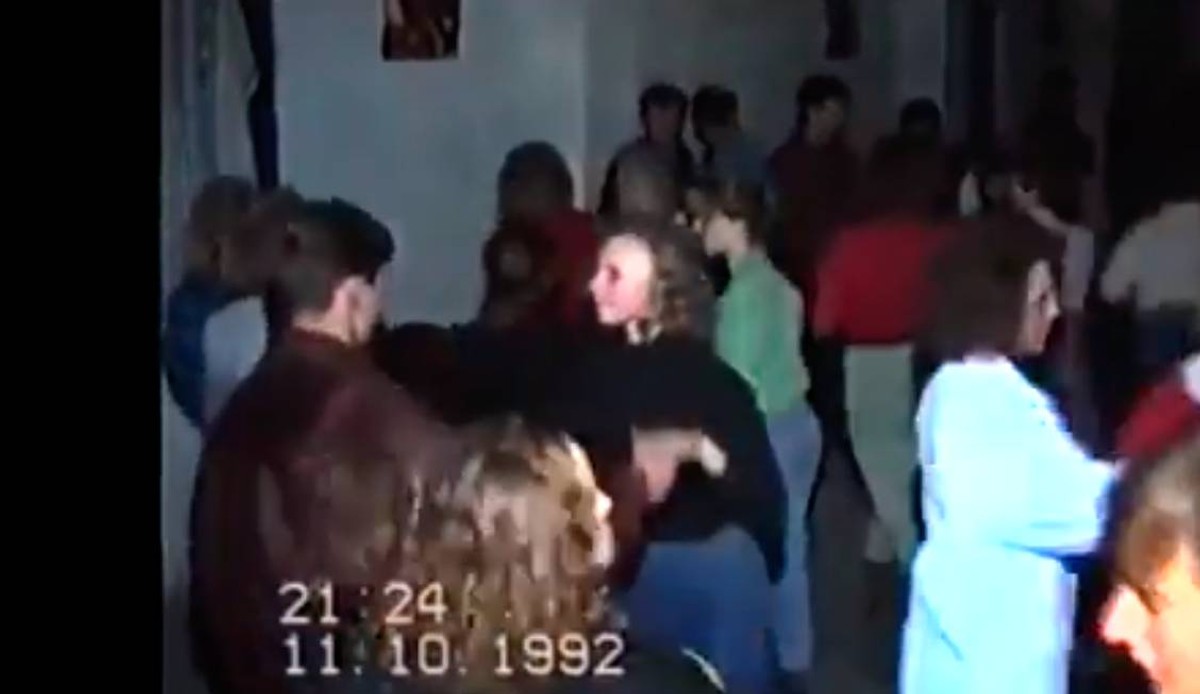 To nagranie z lat 90. a dokładnie z 1992 roku wciąż jest hitem sieci.