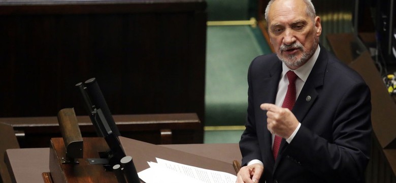 PO apeluje do Szydło o zawieszenie szefa MON i wyjaśnienie jego powiązań. "Te osoby mogą stanowić zagrożenie..."