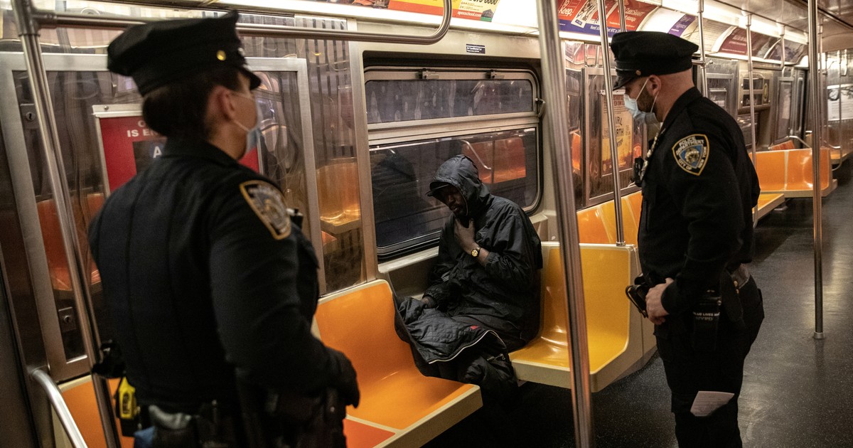 Kobietę podpalono w wagonie, inna cudem uniknęła gwałtu. Dlaczego metro w Nowym Jorku jest tak niebezpieczne?