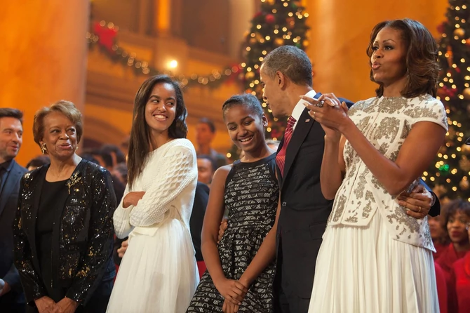 Мишел Обама со Барак, ќерките и мајката