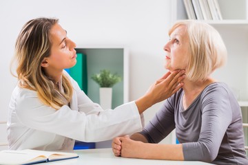 rekedtség gégegyulladás hangszál vírusfertőzés allergia pajzsmirigy