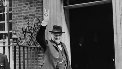 Hetven éve lépett másodszor hivatalba a britek ikonikus miniszterelnöke: hússzor mentette meg testőre Sir Winston Churchillt