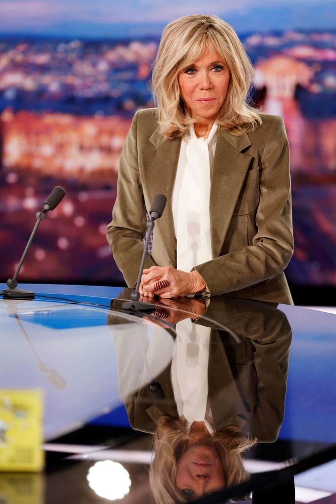 Brižit obožava sakoe i bele košulje 