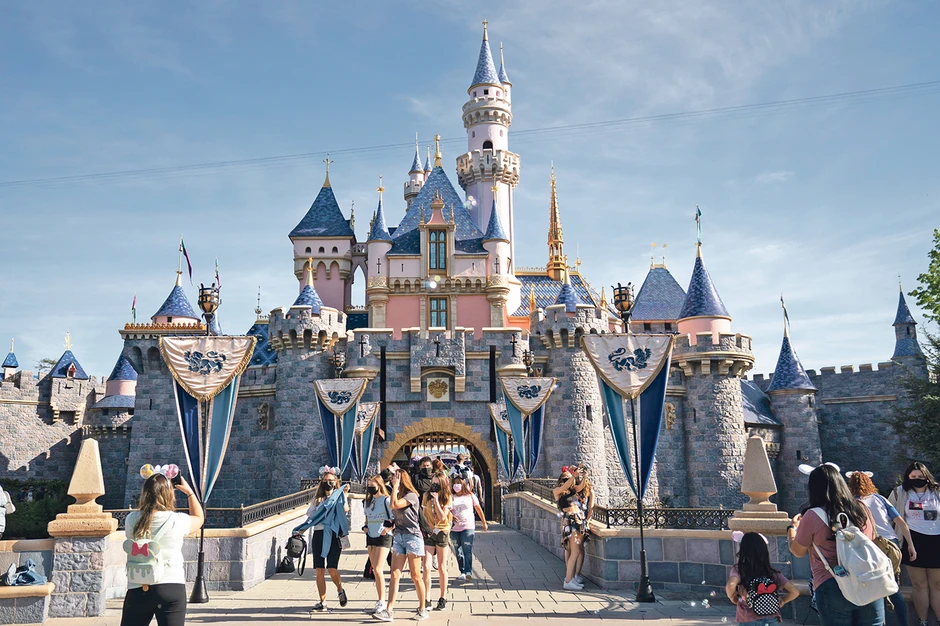 Prvi bioskopski film sa Mikijem stigao je u Beograd 1930. godine, a godinama kasnije je postao i ostao deo naših domova kroz TV ekranizaciju